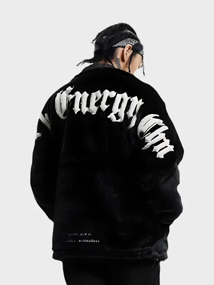 veste polaire streetwear "street letter" porté vue de dos en situation urbaine