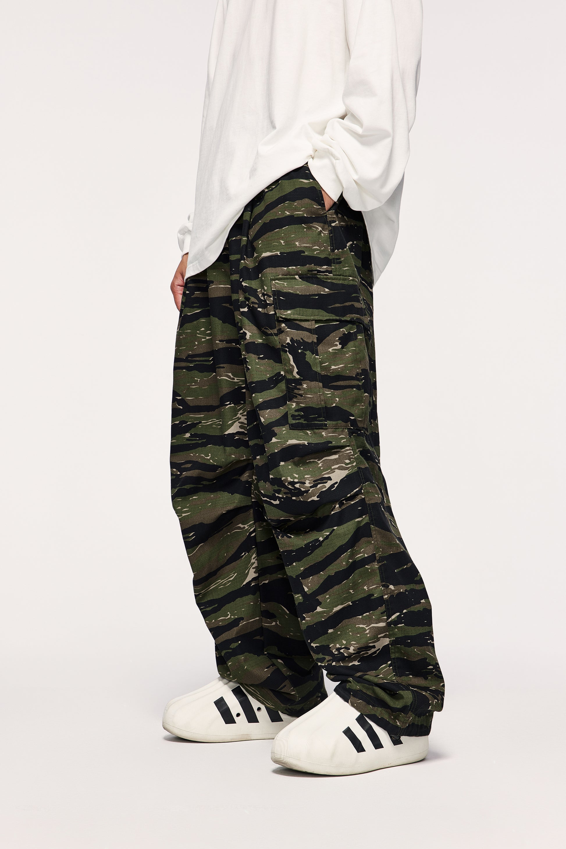 pantalon cargo camo