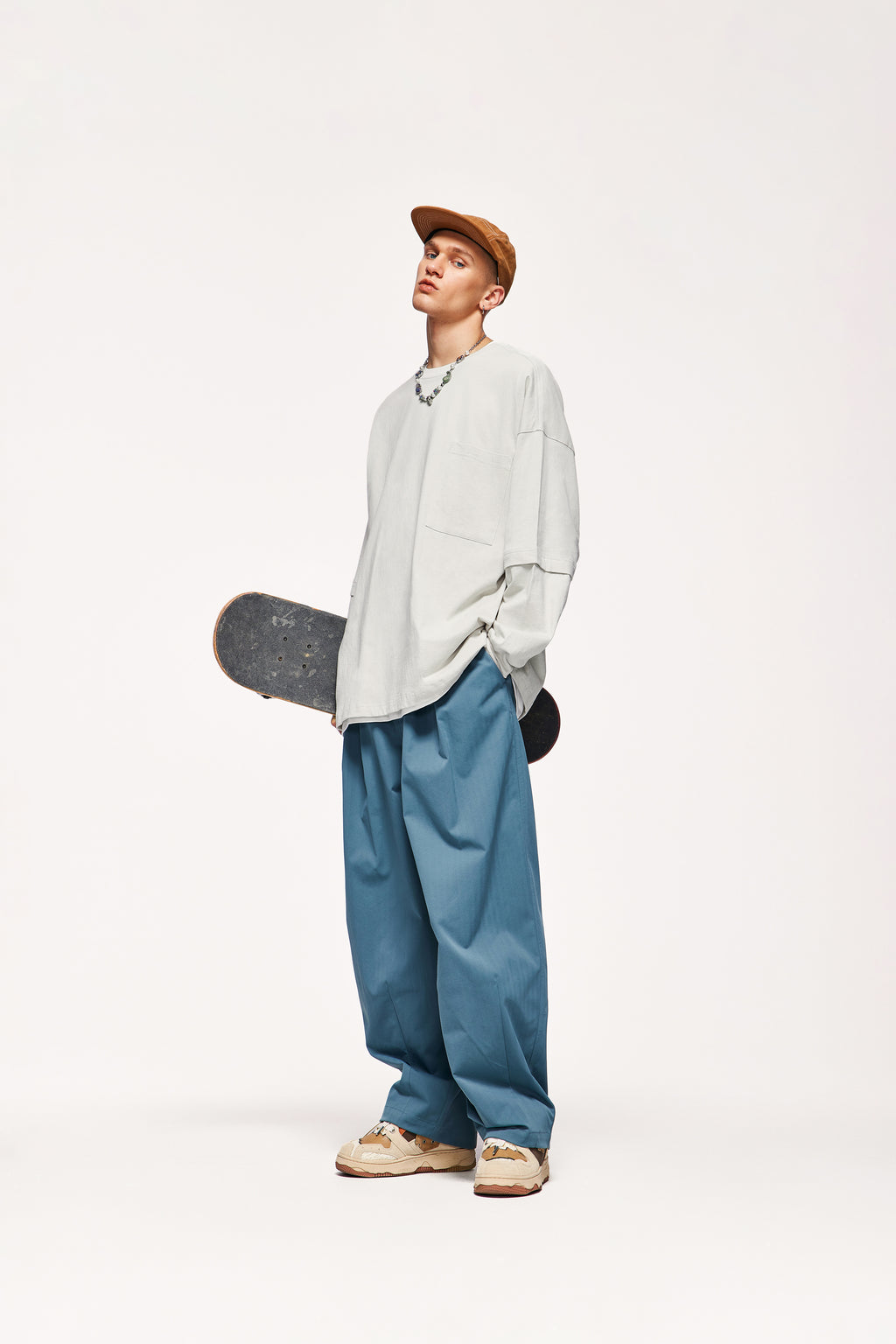 tenue skate gris