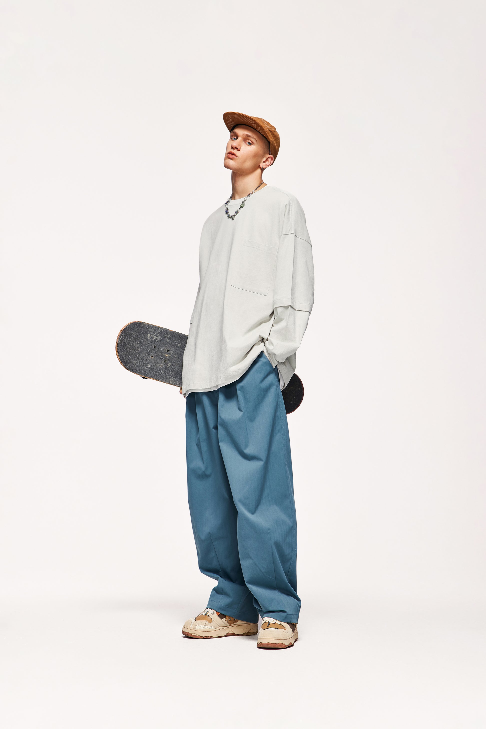 tenue skate gris