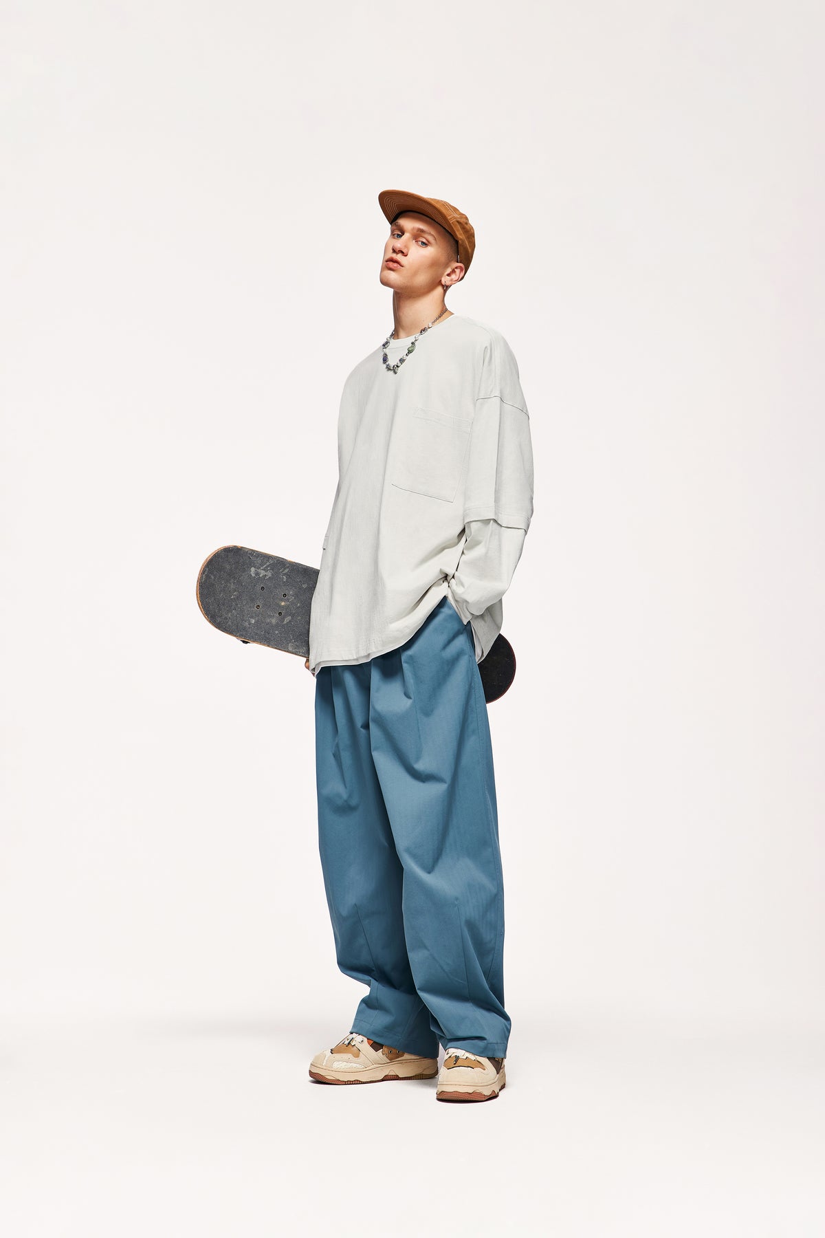 tenue skate gris