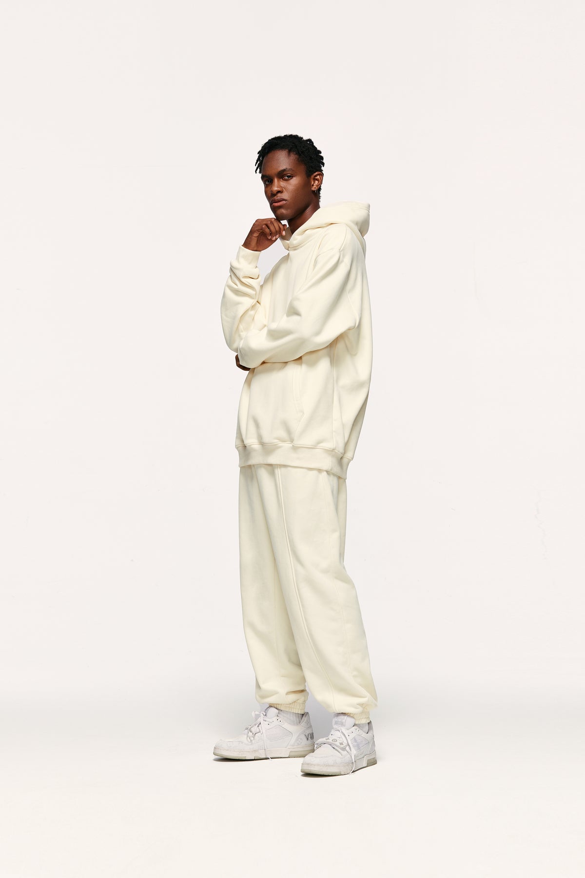 tenue streetwear beige