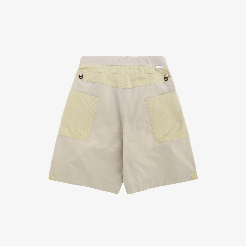short streetwear beige
