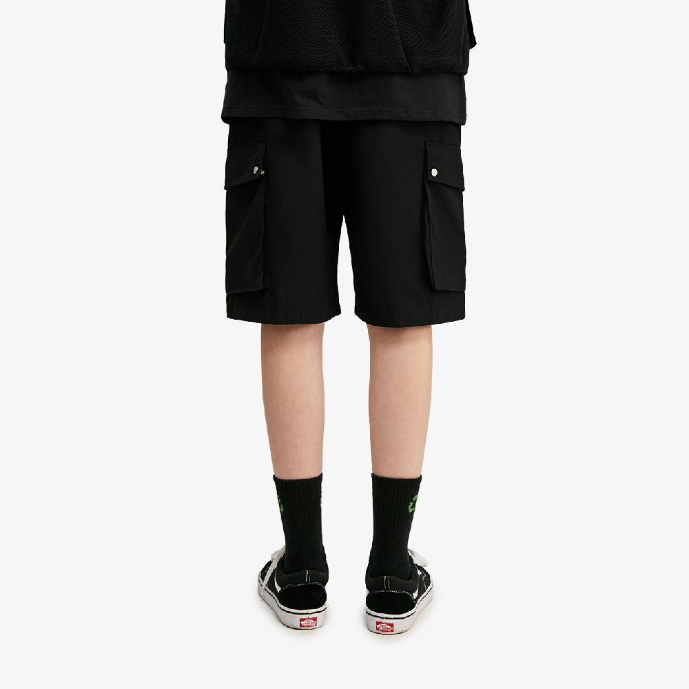 short streetwear noir