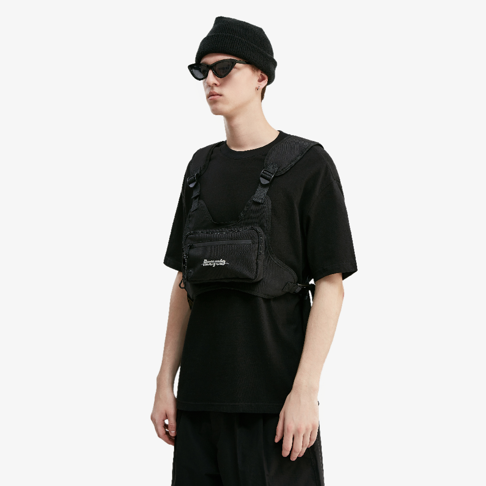 tenue sacoche streetwear homme