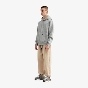 tenue streetwear hoodie gris
